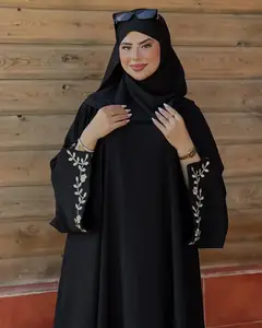 Abaya Safran coloris noir, broderie florale sur les manches